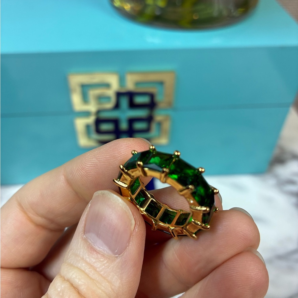 Kurt Geiger London Gold Plated w/ Green Crystals Size 7 Brand New Ring - Picture 5 of 7